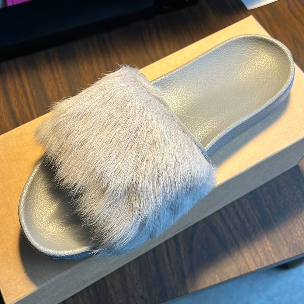 New Ugg Royale Gray Lambskin slides Women Size 10
